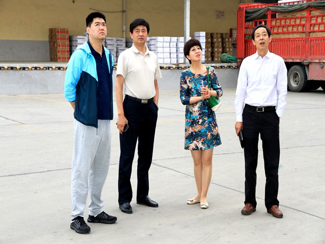 招行西宁分行行长常海燕一行参观华源医药